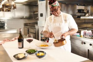 Accords mets et vins maison, par la cheffe new-yorkaise Aretah Ettarh