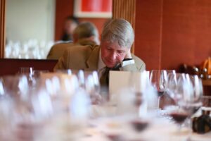 Neil Beckett déguste notre Clos Marey-Monge Monopole 2014