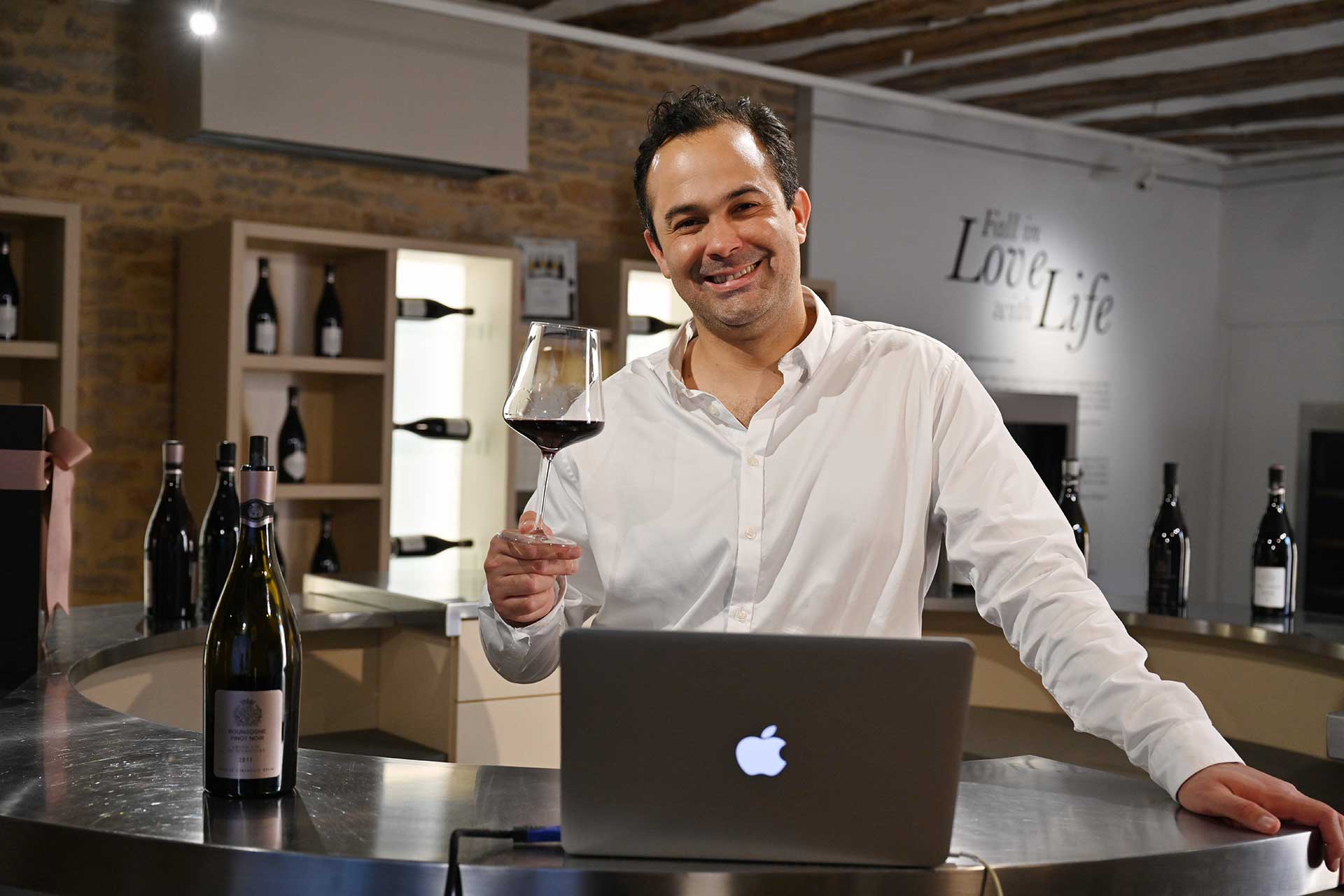 Château de Pommard welcomes more than 1,000 guests online supporting the hospitals of France